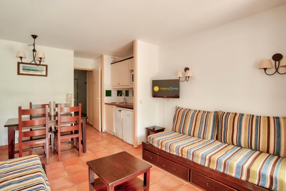 Bed, Bathroom