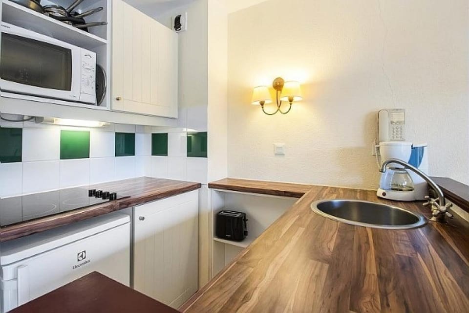 Bathroom, oven, kitchen