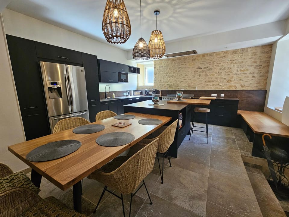 Dining area, kitchen