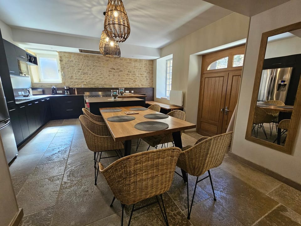 Dining area, kitchen