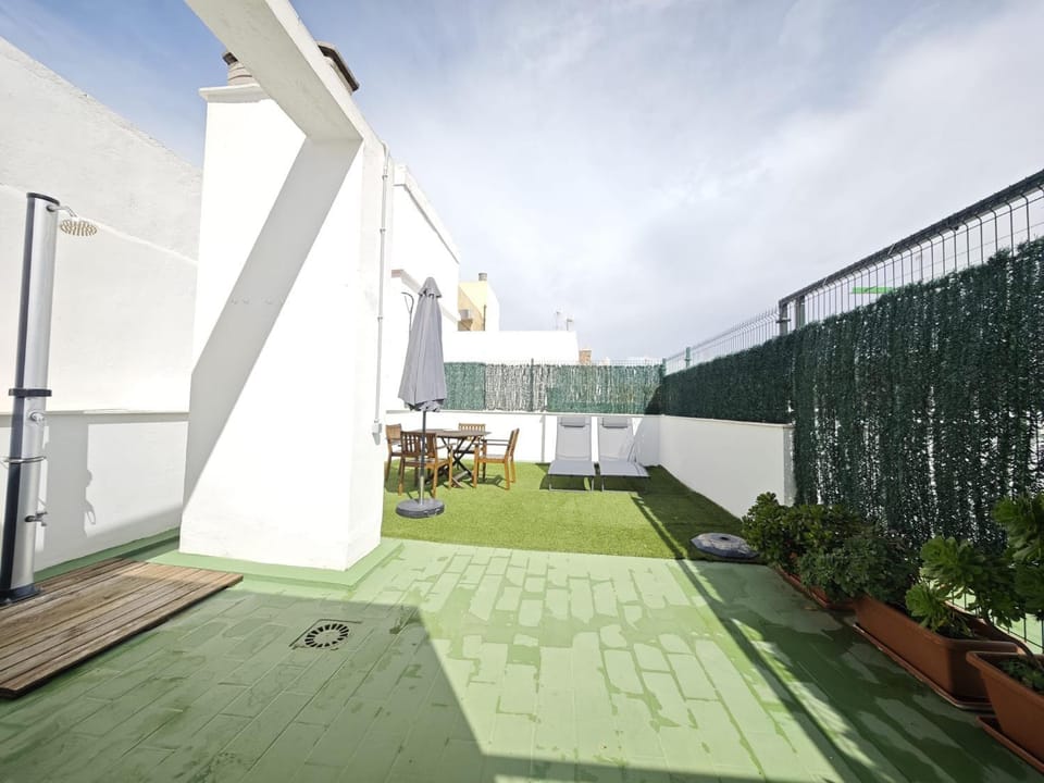 Shower, Off site, Balcony/Terrace