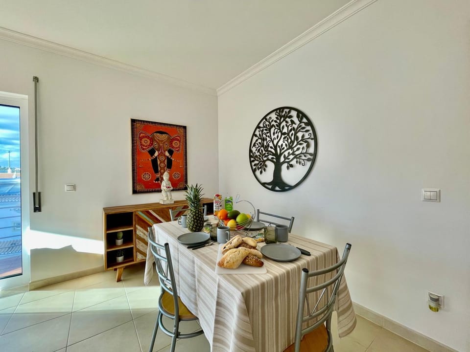 Food and drinks, Dining area