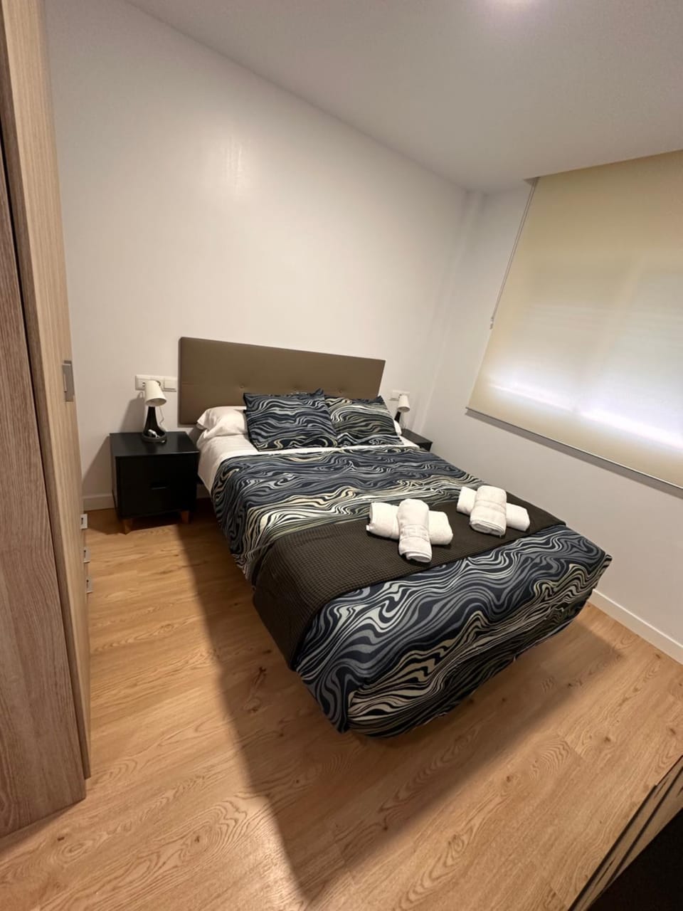 Bedroom, towels