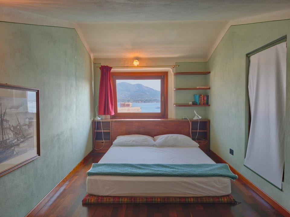 Altana Sea Loft Apartment in Portoferraio