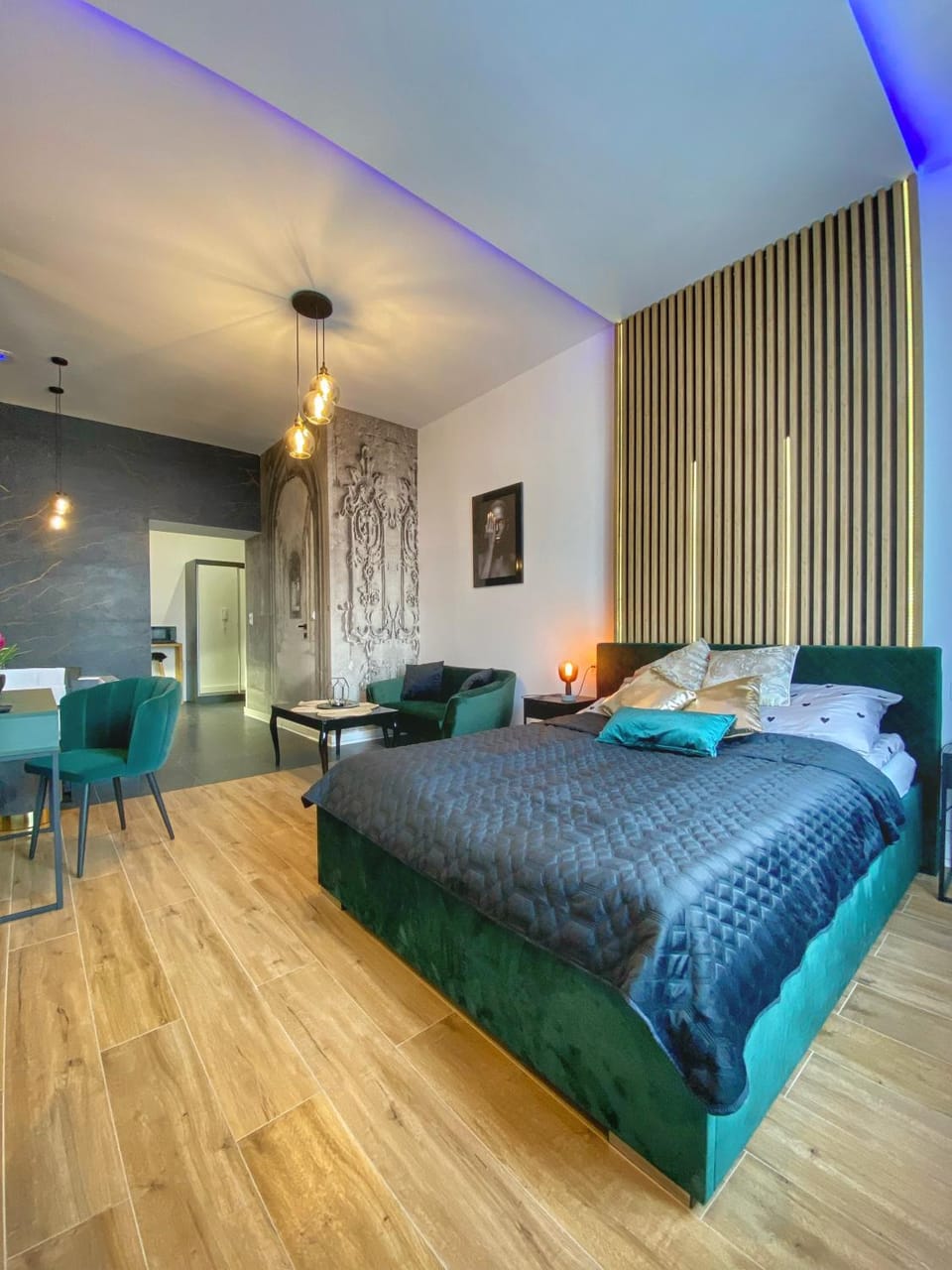 Bed, Photo of the whole room, Bedroom