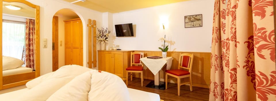 Hotel Garni Tyola Bed and Breakfast in Ischgl