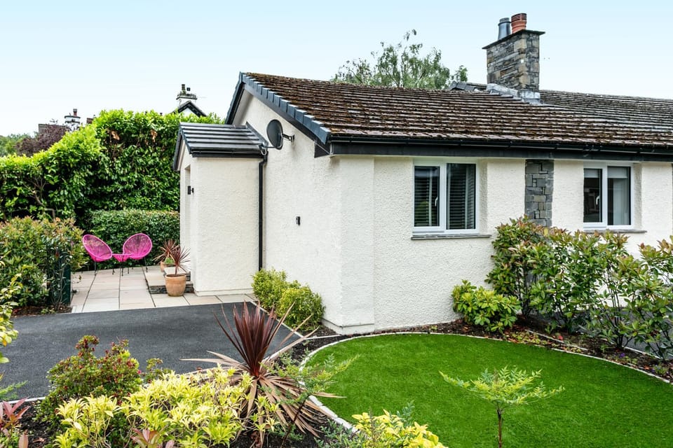 Property building, Day, Garden
