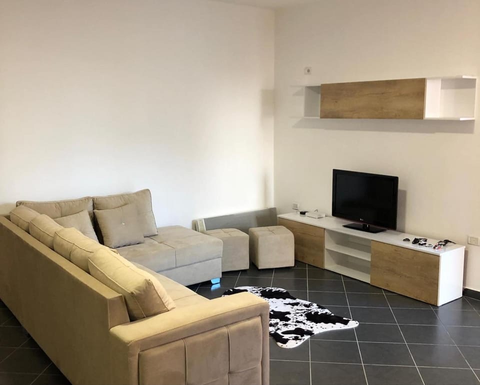 Communal lounge/ TV room, TV and multimedia, Living room, Seating area