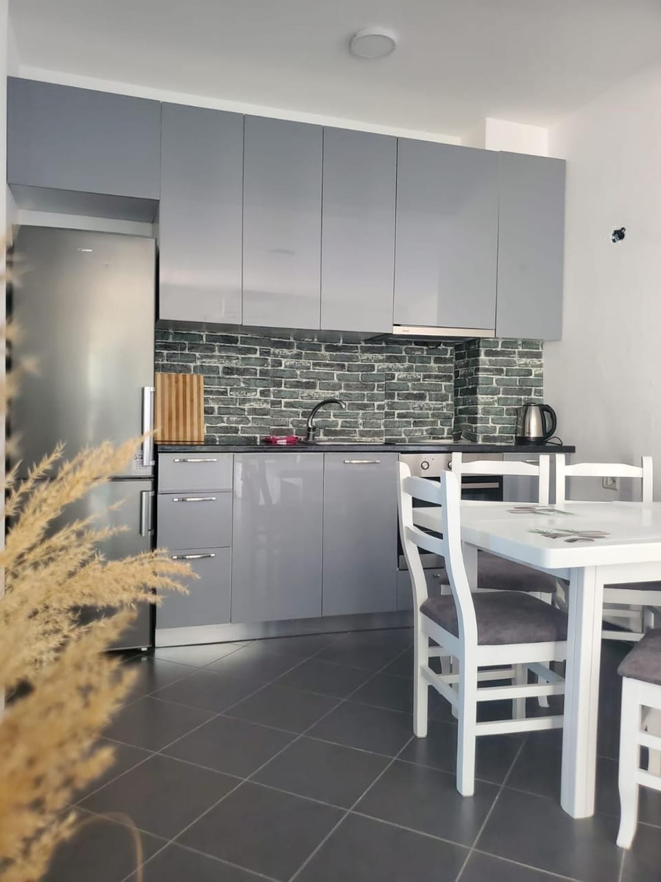 Kitchen or kitchenette, Dining area, oven, stove