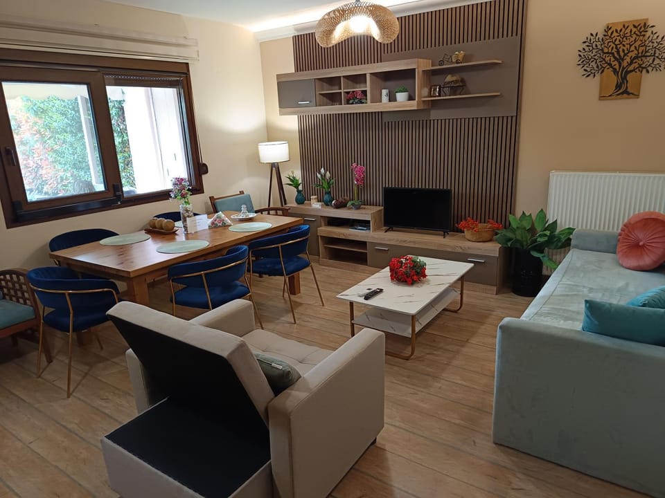 TwinStars apartment with courtyard and view Apartment in Halkidiki