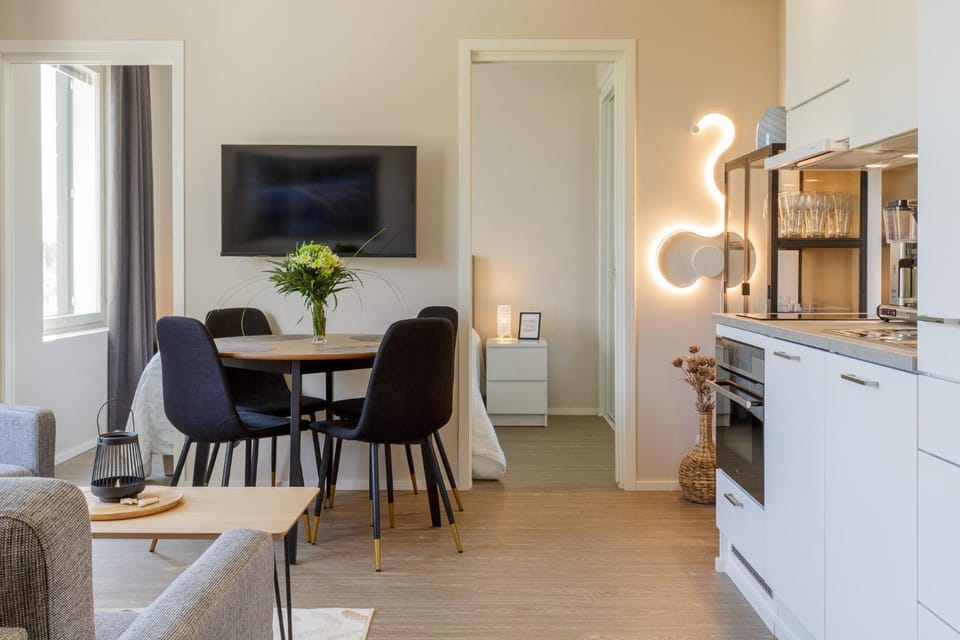 TV and multimedia, Living room, Photo of the whole room, Seating area, Dining area, Bedroom