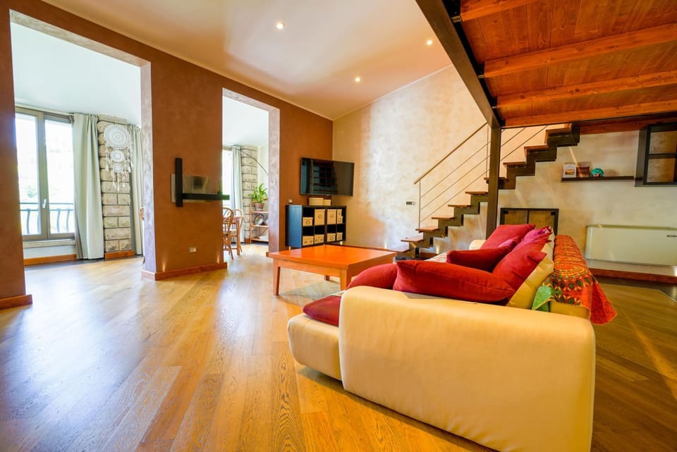 Communal lounge/ TV room, Living room, Seating area