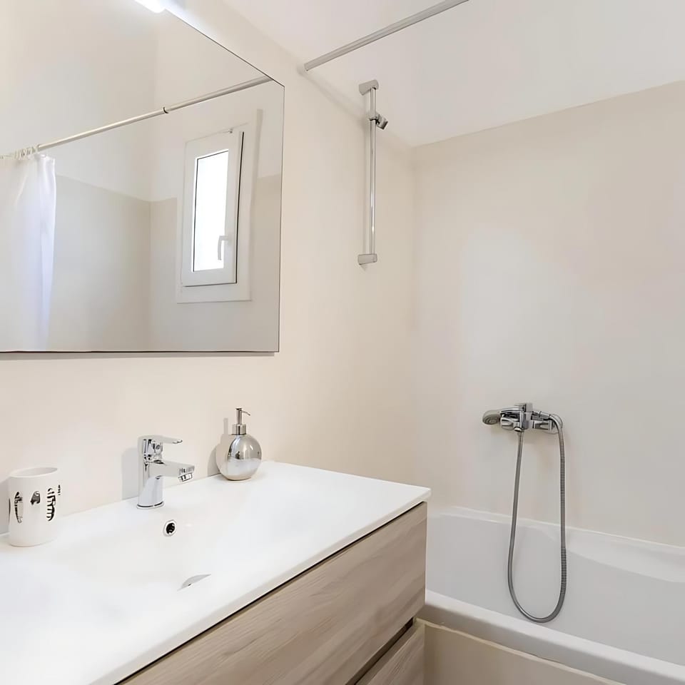 Bathroom, Bath