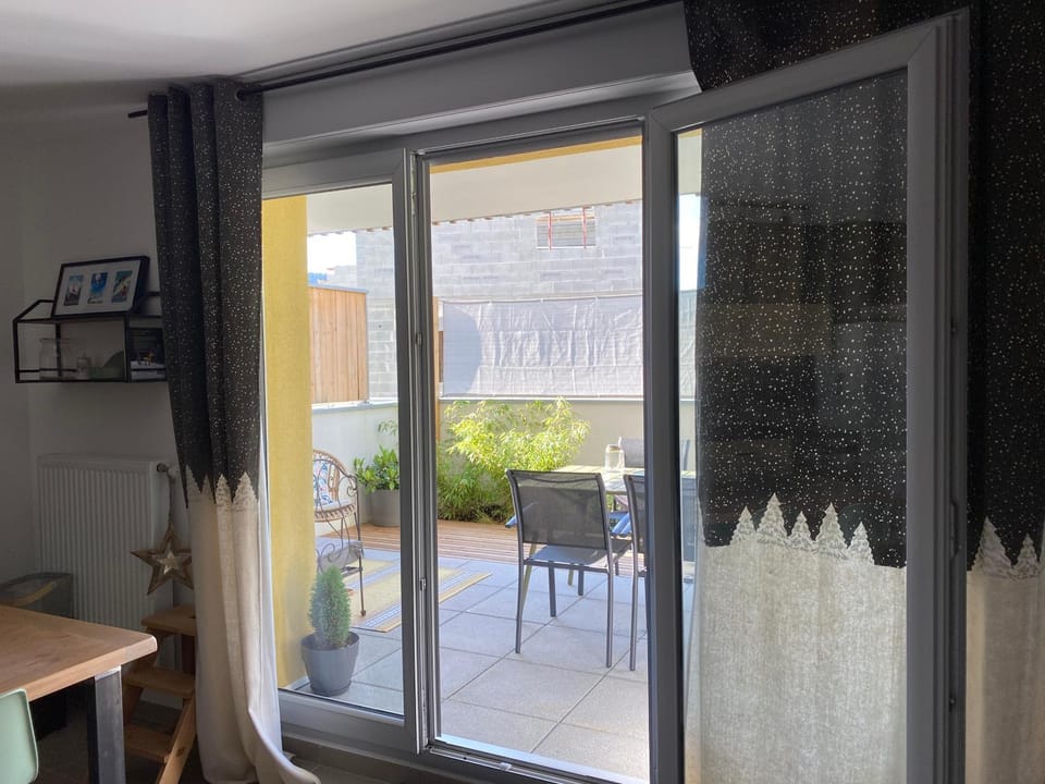 La Tintaine T2 45m2 et Terrasse 20m2 Meublé Tourisme 3 étoiles Apartment in Provence