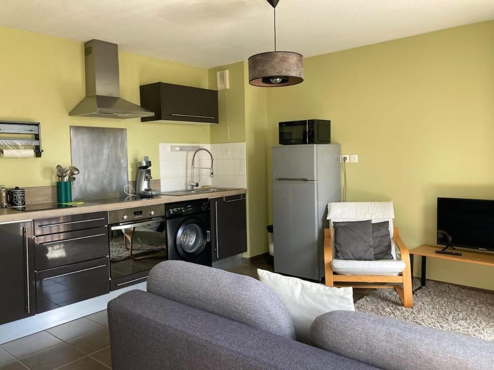 Kitchen or kitchenette, stove, washing machine