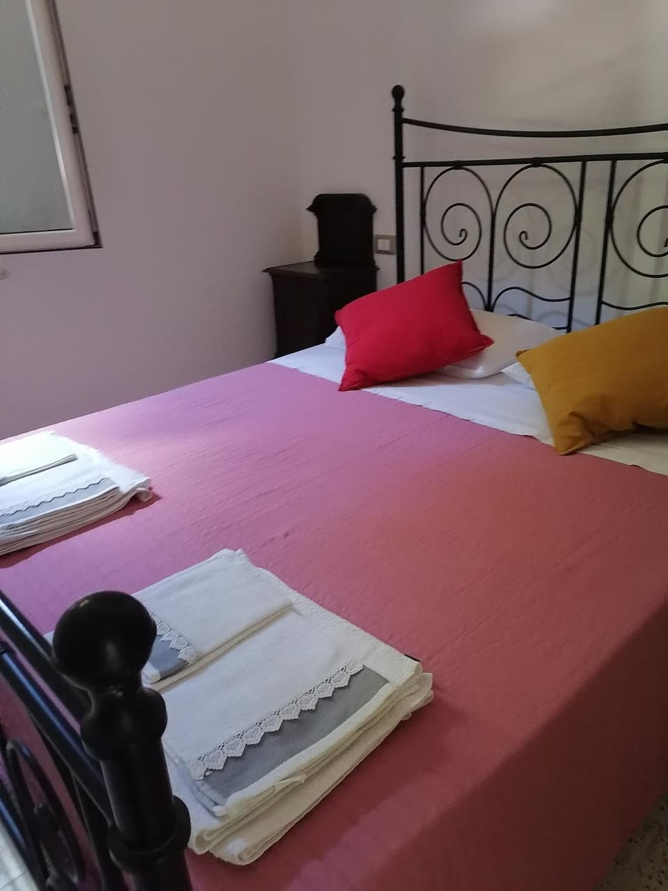 Bed, Bedroom, towels