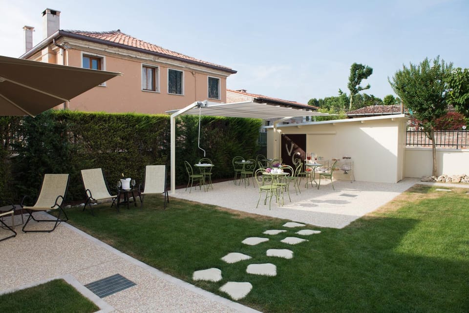 Spring, Day, Garden, Garden, Dining area, Garden view