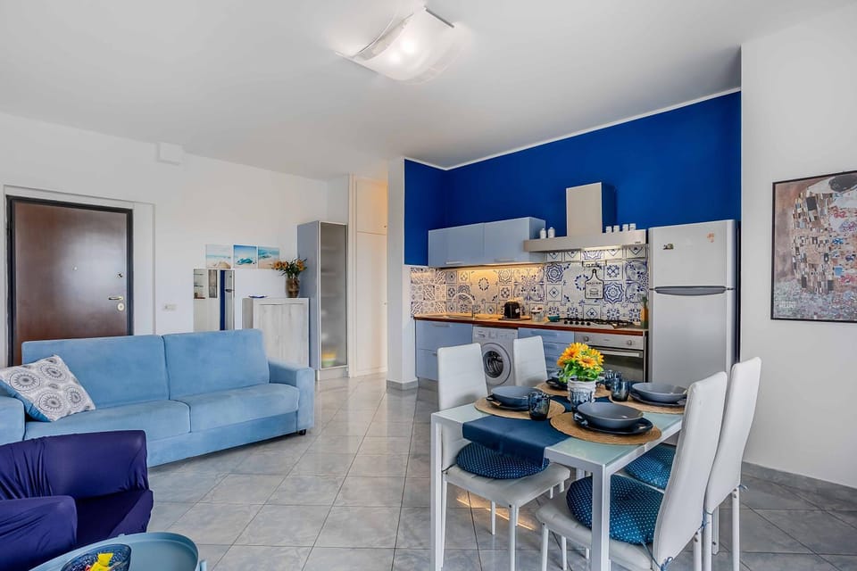 Kitchen or kitchenette, Living room, Dining area, Lunch