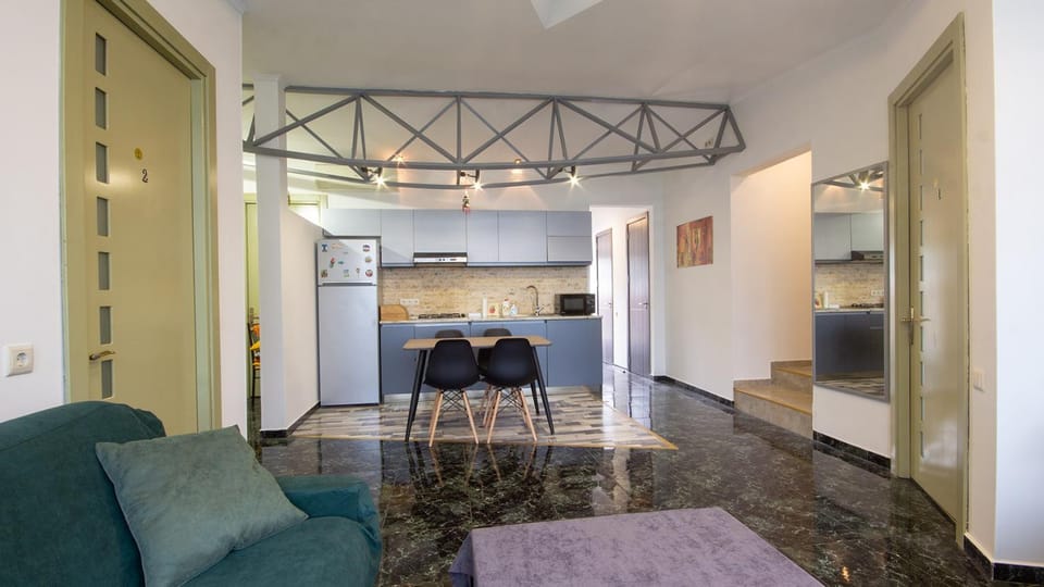 Kitchen or kitchenette, Living room, Seating area, Dining area