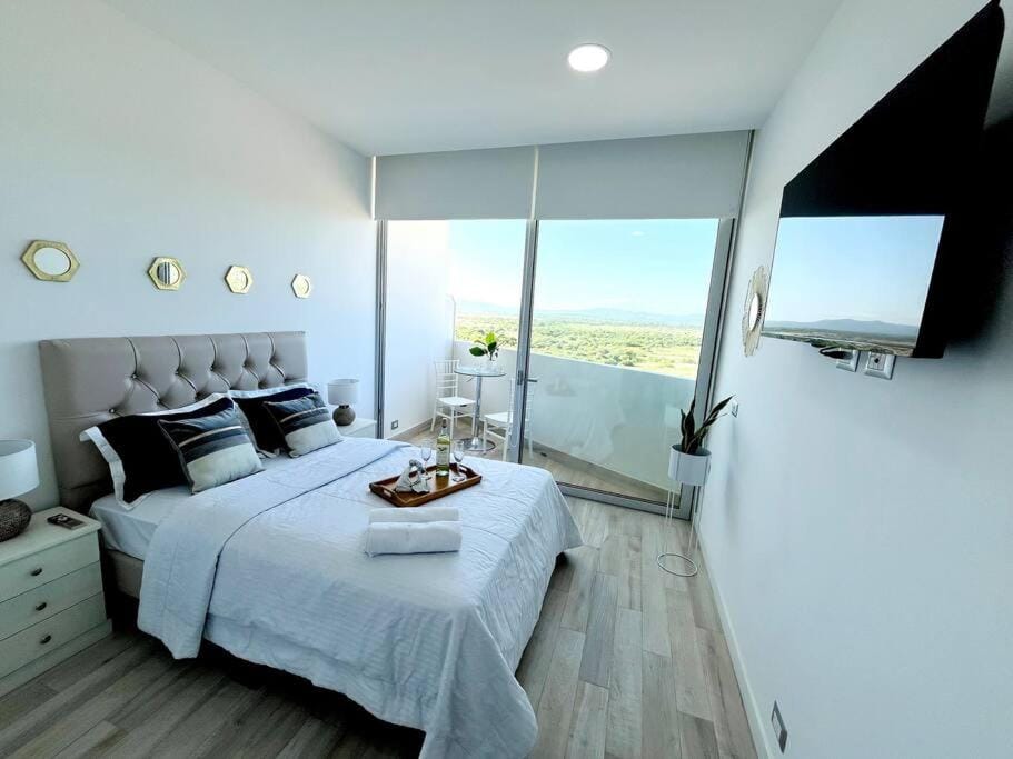 Photo of the whole room, Bedroom