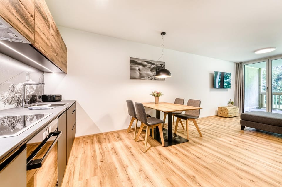 Dining area, kitchen