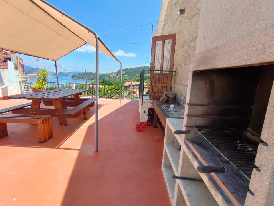Day, BBQ facilities, View (from property/room), Balcony/Terrace, Dining area, Sea view