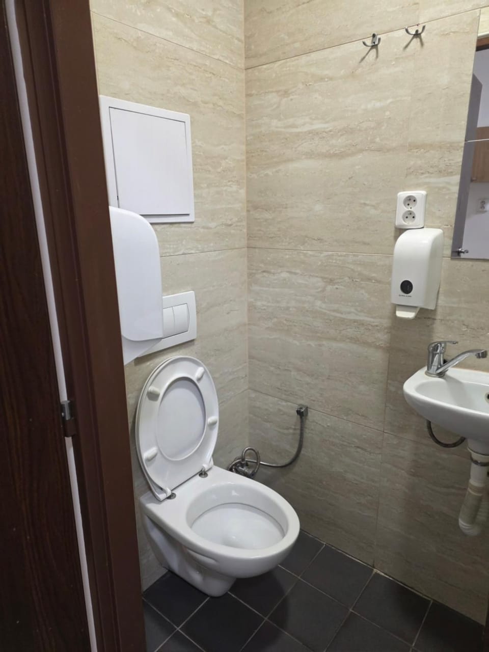 Toilet, bidet