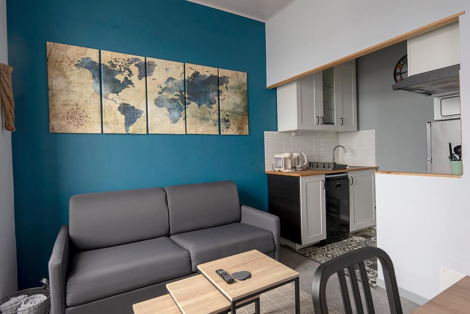 Living room, Seating area