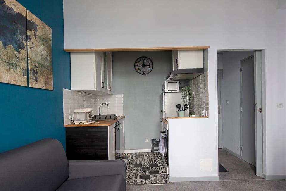 Kitchen or kitchenette