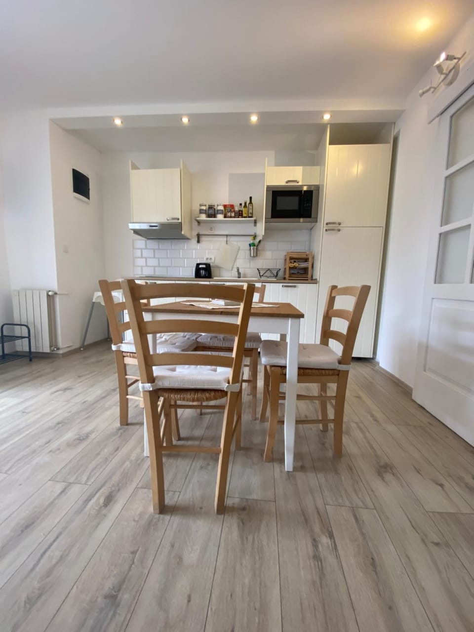 Dining area, kitchen