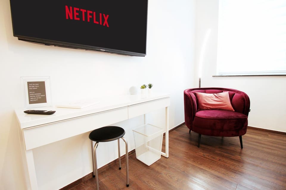 TV and multimedia, Business facilities, Seating area
