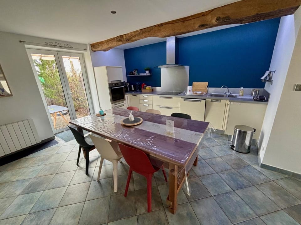 Dining area, kitchen