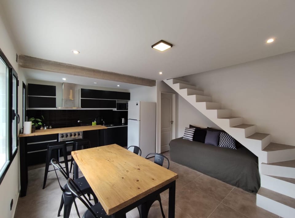 Kitchen or kitchenette, Living room, Seating area, Dining area