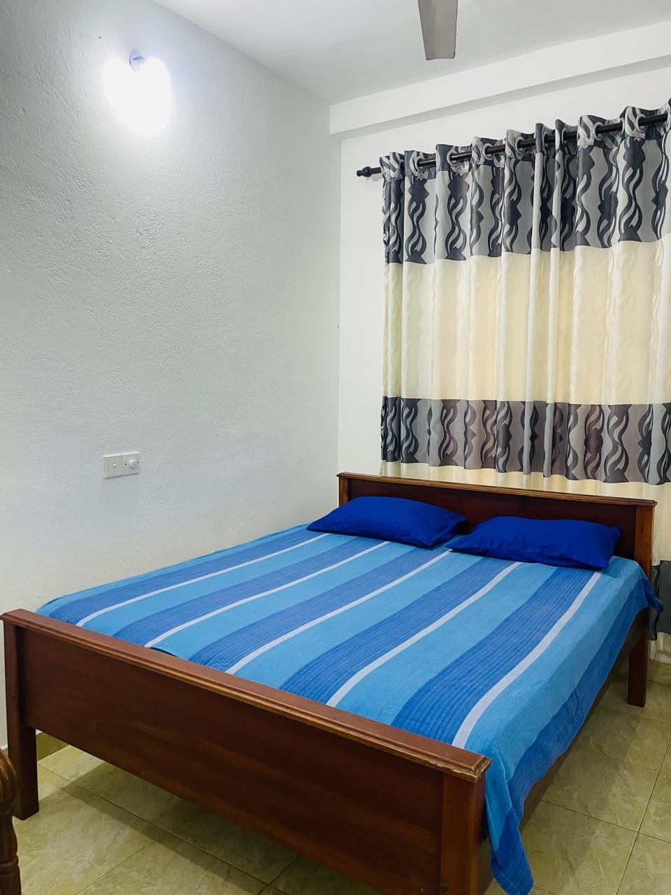 Photo of the whole room, Bedroom
