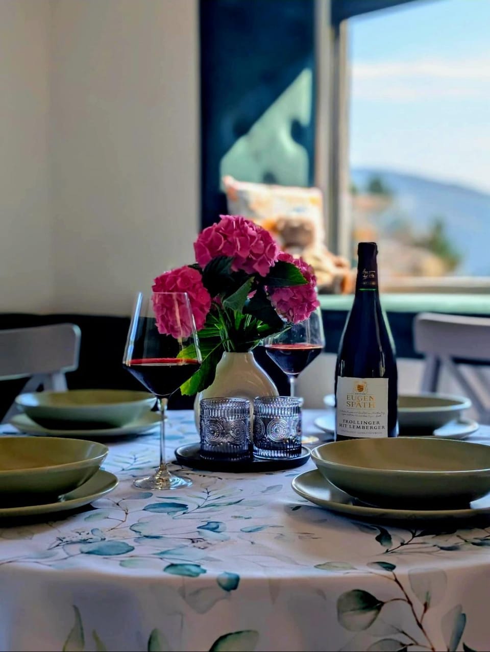 Dining area, Food