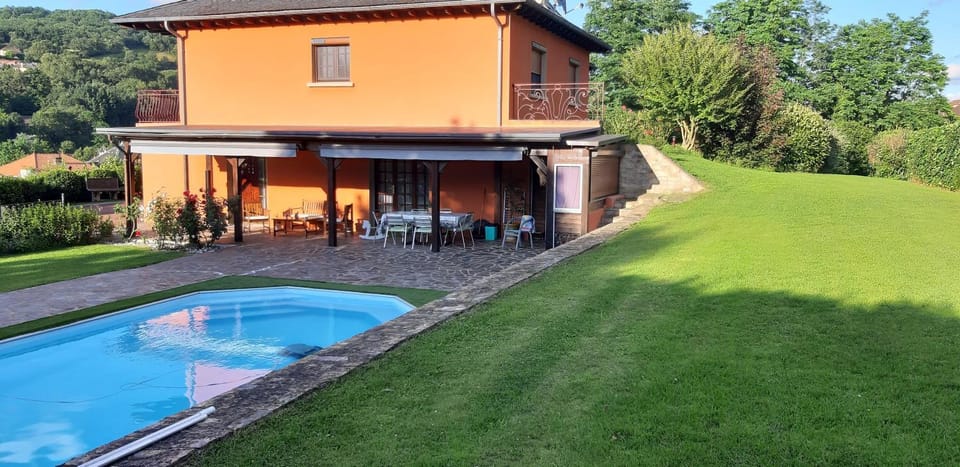 Gîte, suite d'hote de charme, petit déjeuner compris House in Occitanie