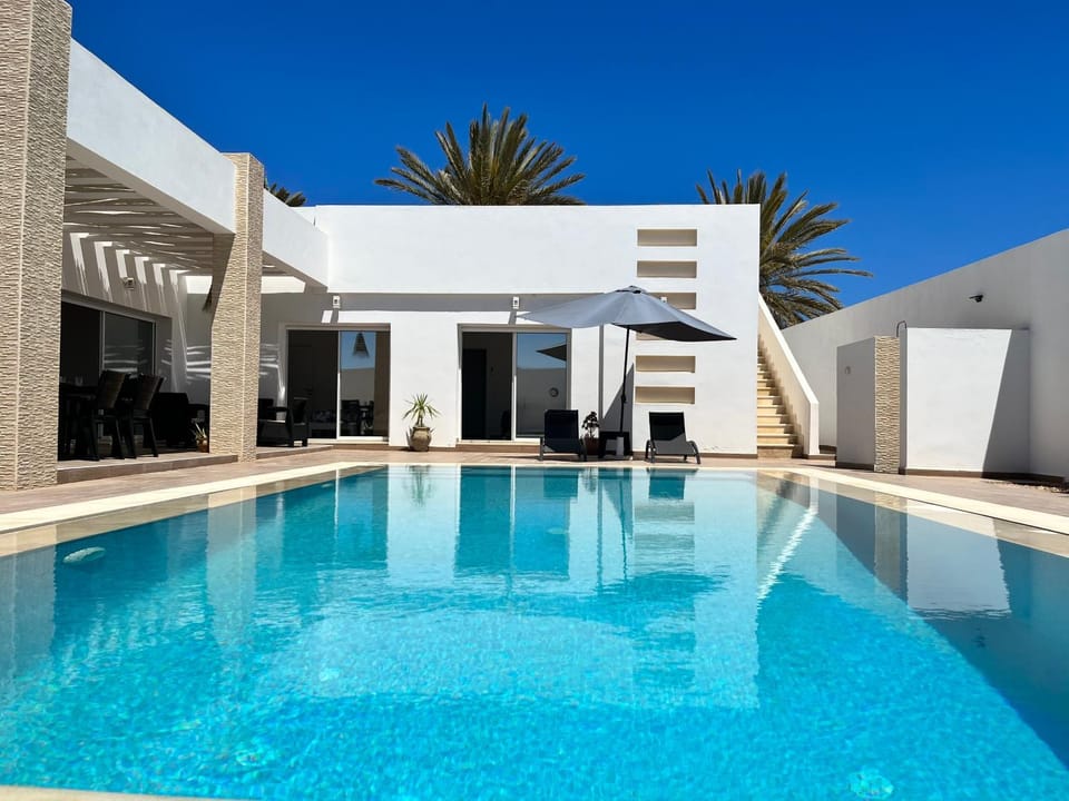 Magnifique Villa moderne piscine SANS VIS À VIS DJERBA Midoun Villa in Tunisia