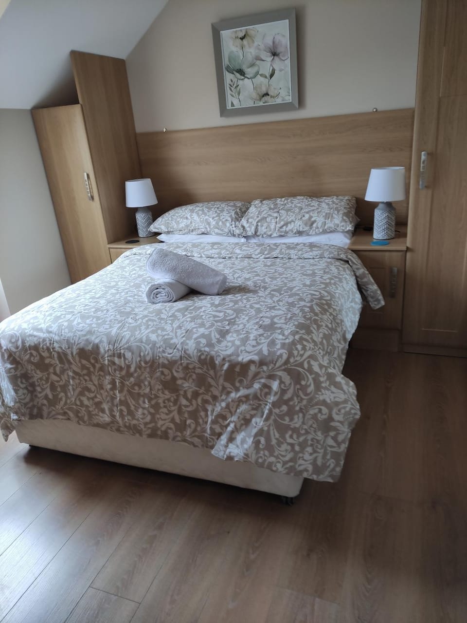 Bed, Photo of the whole room, Bedroom