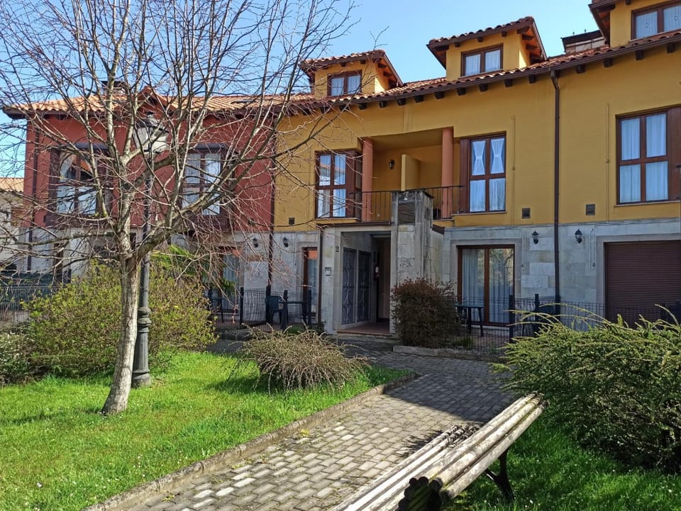 Property building, Facade/entrance, Garden, Garden view