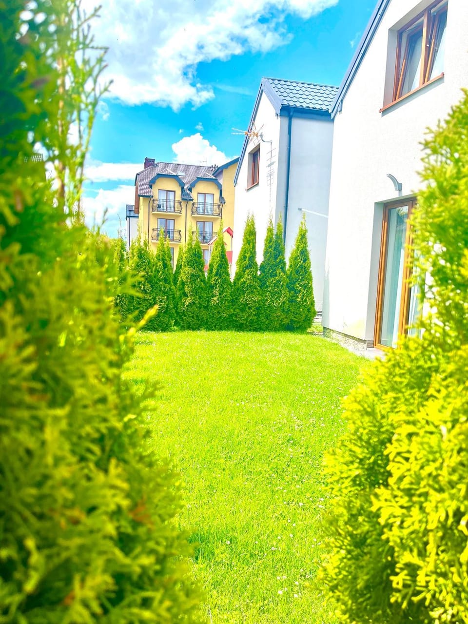 Property building, Spring, Day, Natural landscape, Garden, Garden view