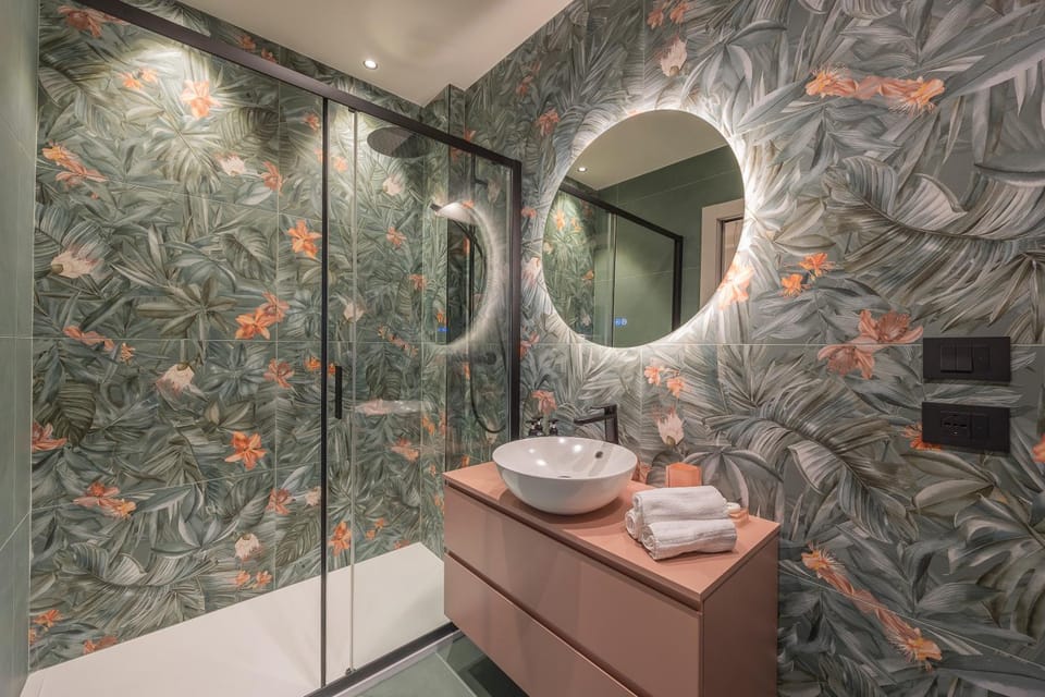 Shower, Bathroom, towels