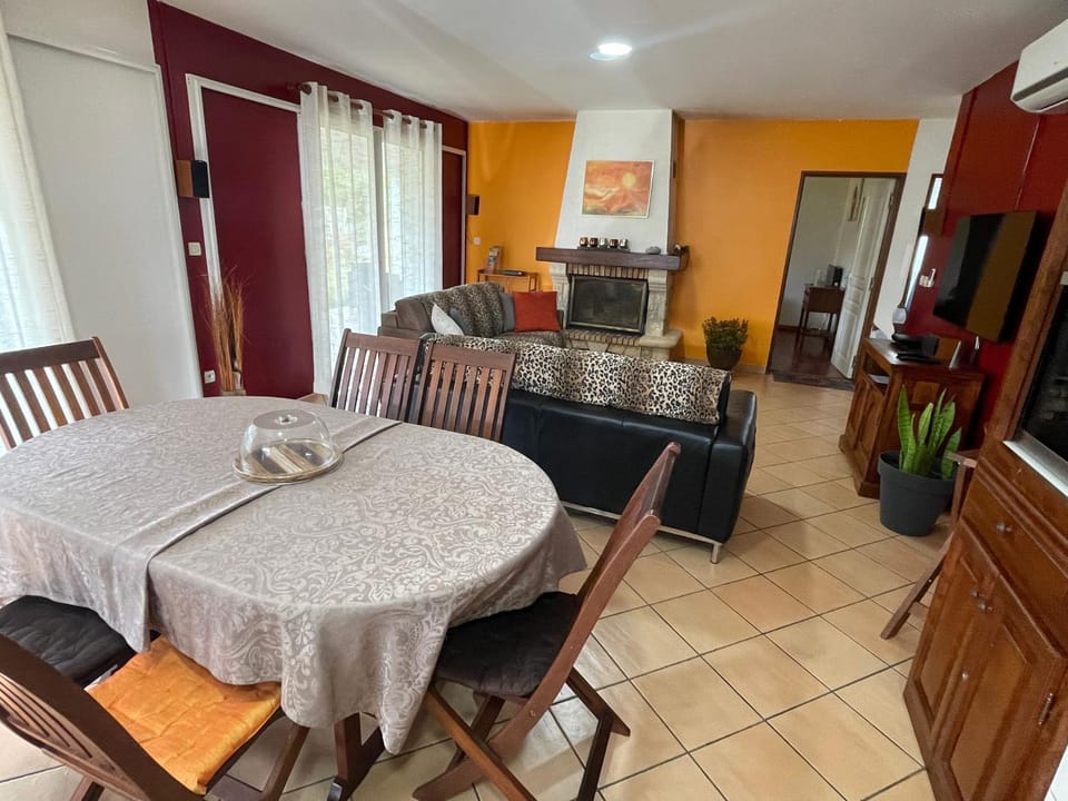 Living room, Dining area