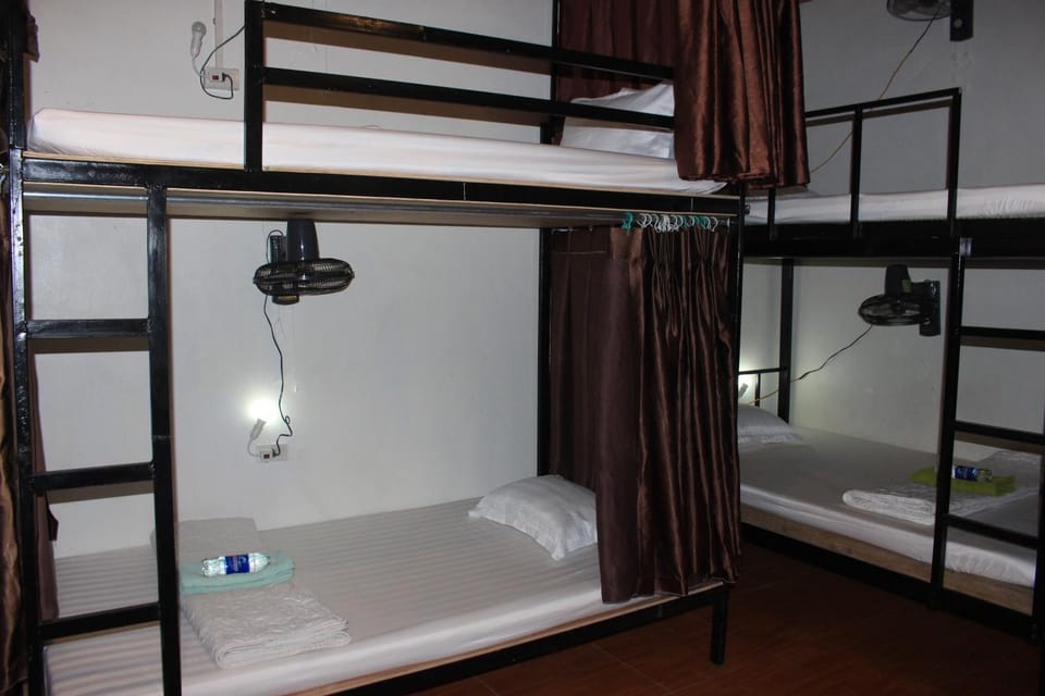 Bedroom, bunk bed