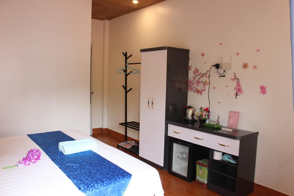 Bed, Photo of the whole room, Bedroom, wardrobe