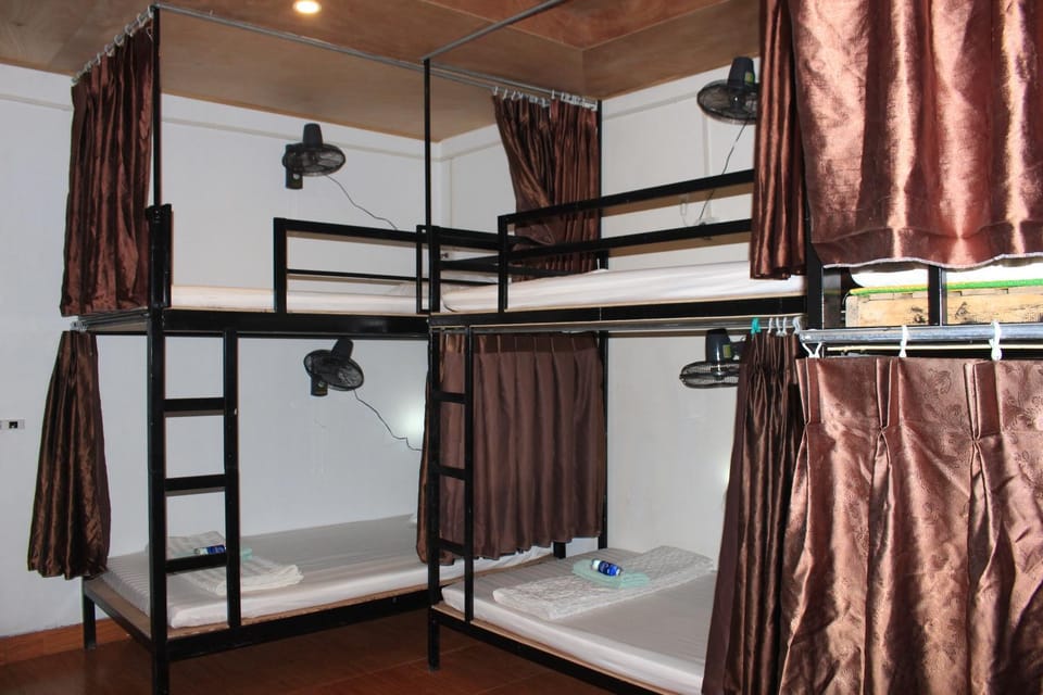 Bedroom, bunk bed