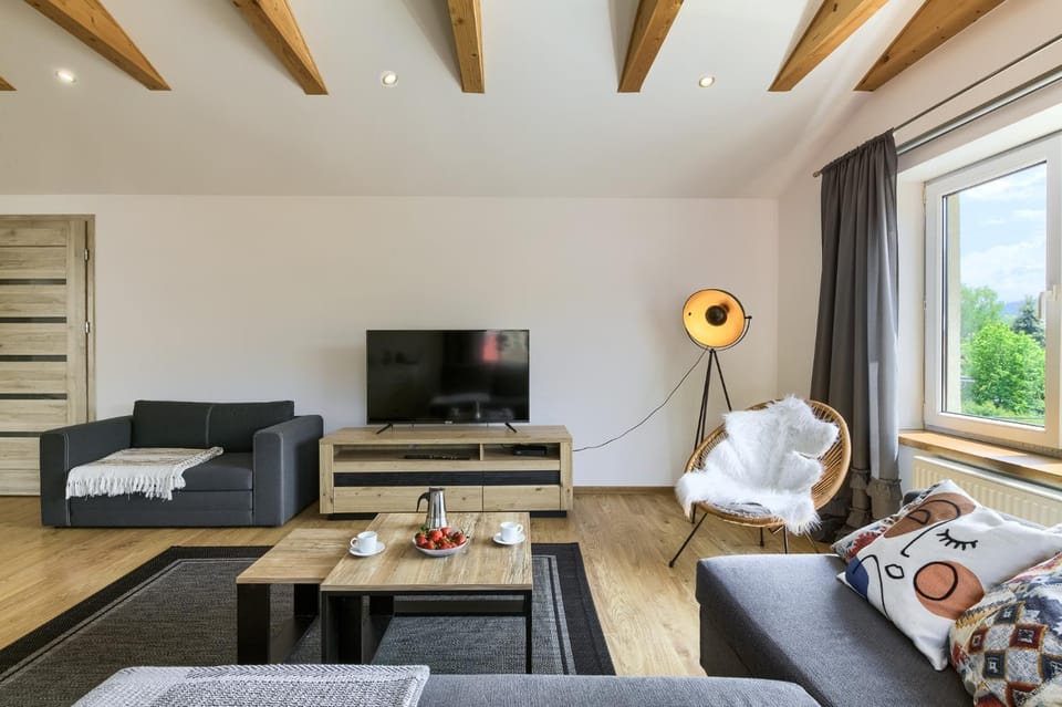 Bed, TV and multimedia, Living room, Photo of the whole room, Seating area