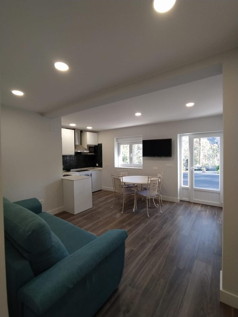 Living room, Dining area, kitchen