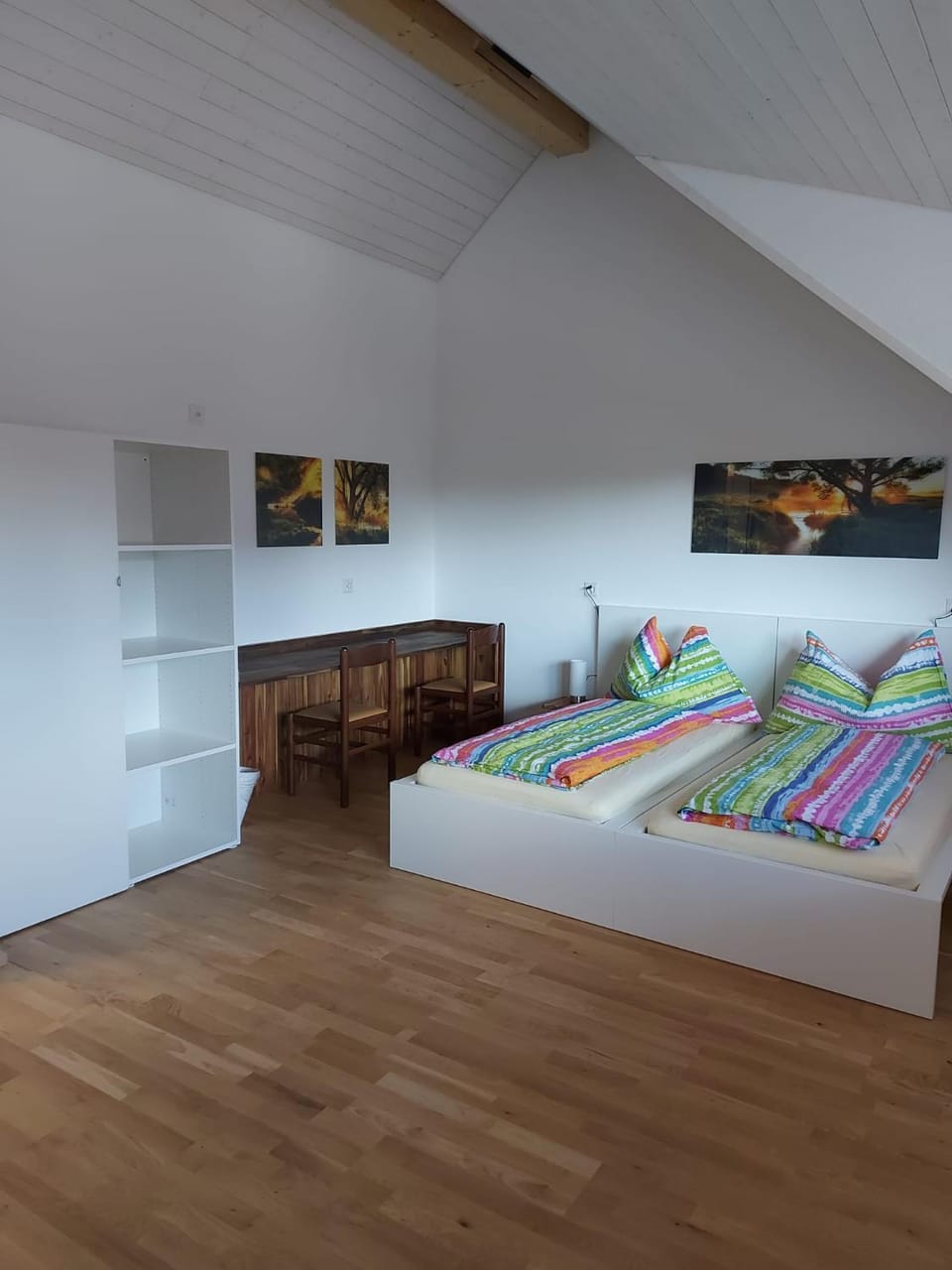 Bed, Photo of the whole room, Seating area, Bedroom