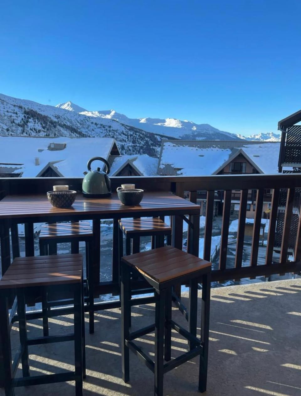 Balcony/Terrace, Dining area, Mountain view