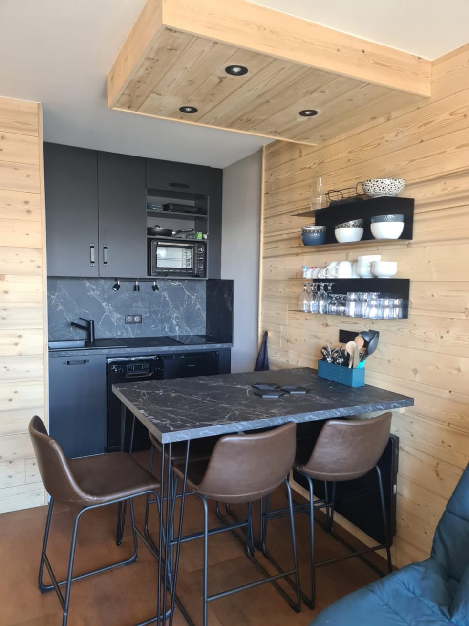 Kitchen or kitchenette, Dining area, minibar, pet friendly, stove
